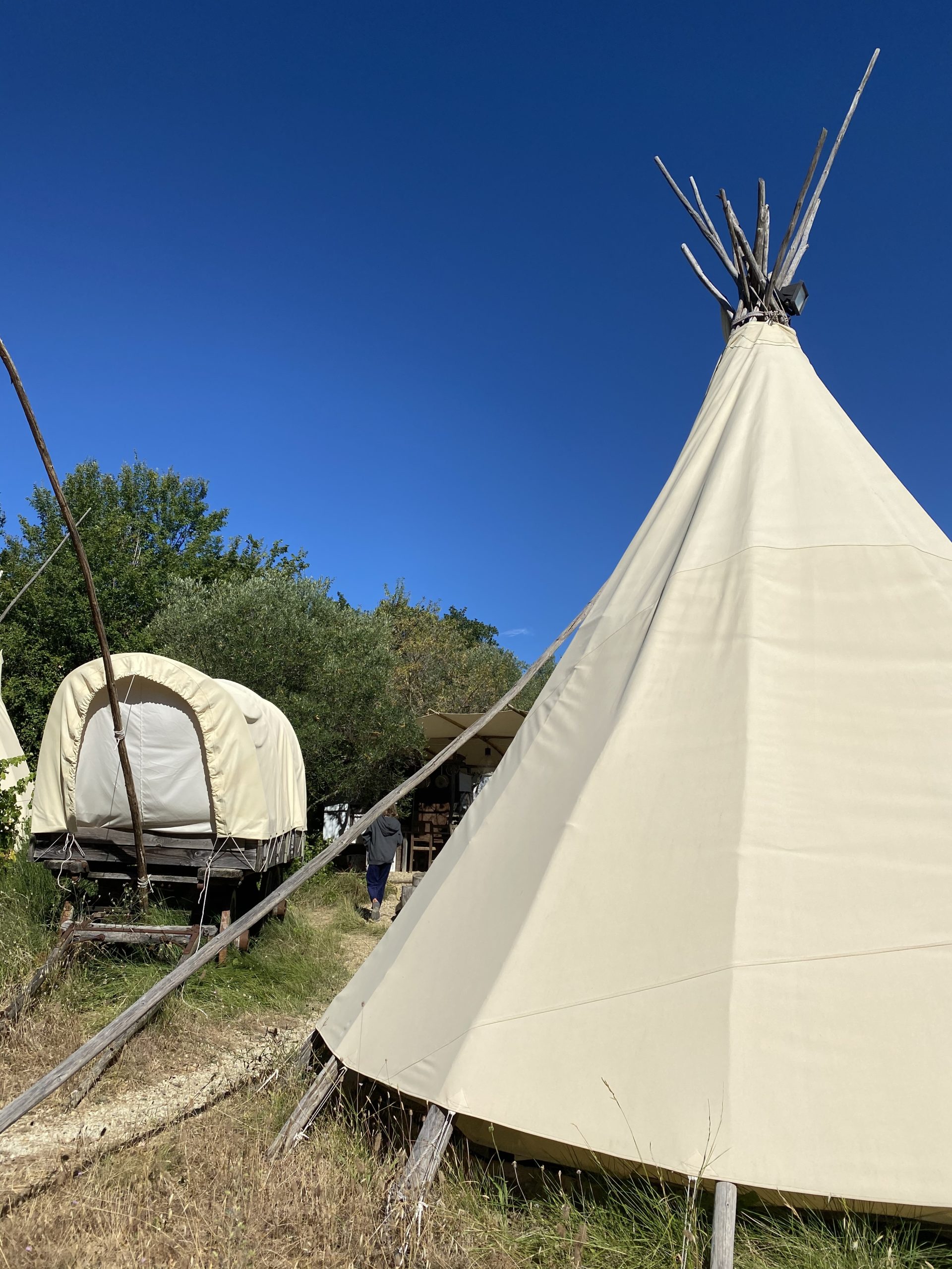 Des tipis pour dormir à la belle étoile