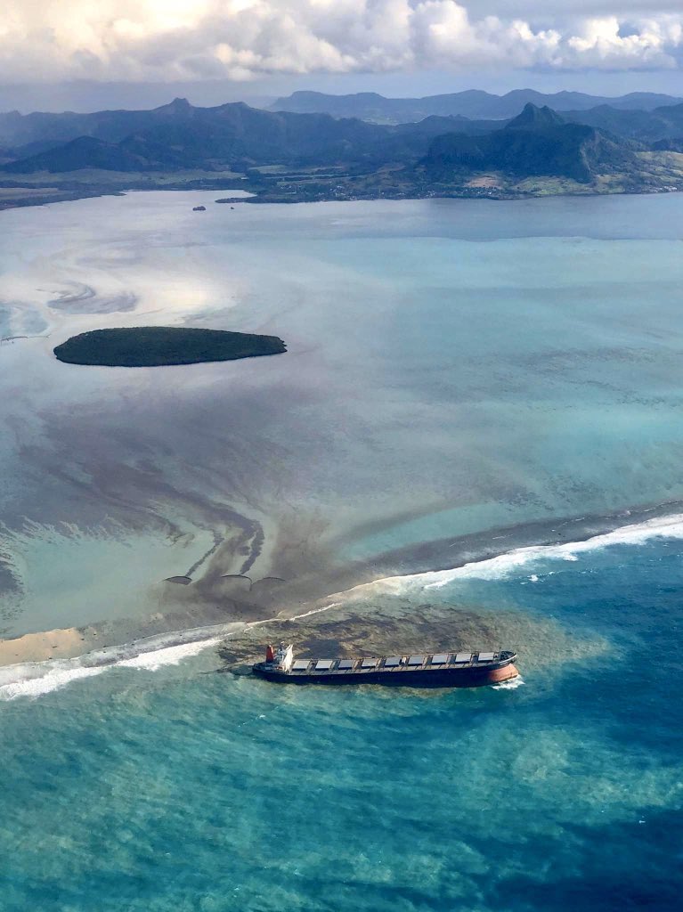 Marée noire à l’ile Maurice, la France intervient